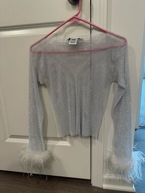 DAVI & DANI Silver Off-the-Shoulder Sweater with Feather Cuffs